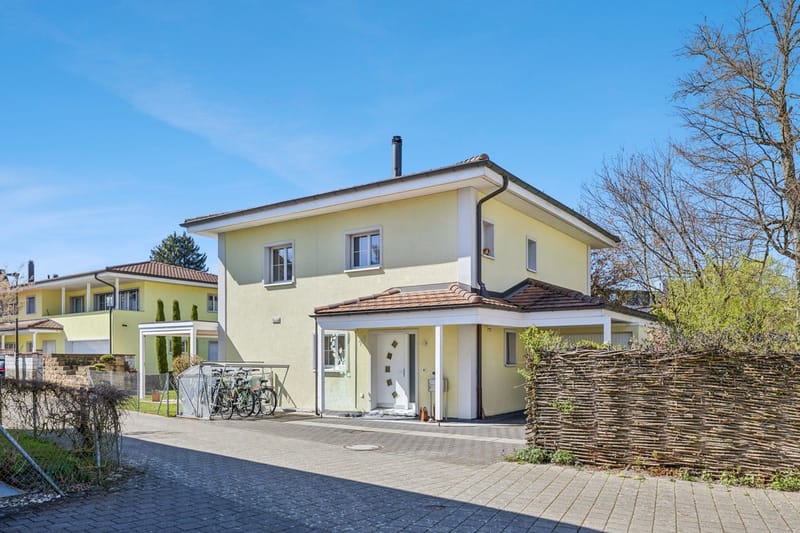 Gepflegtes Einfamilienhaus in Suhr – ruhige Wohnlage, modernes Ambiente und durchdachte Architektur