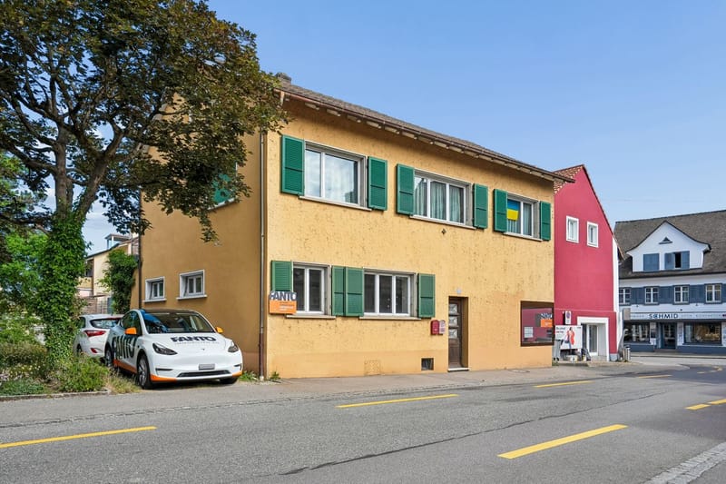Zentrales Wohn- & Geschäftshaus mit Terrasse in Frick