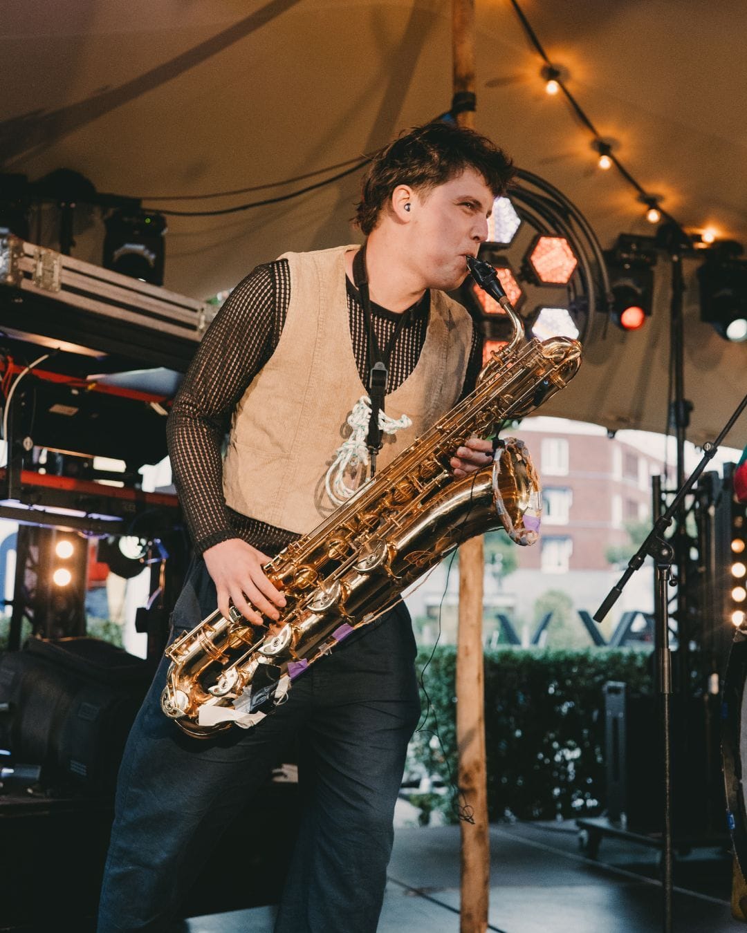 Het Amsterdamse Feest onder de Molen artiest met trompet