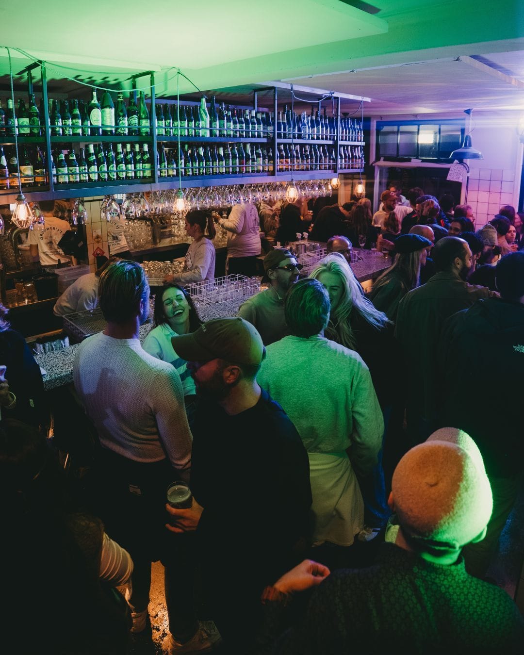 Het Amsterdamse Feest onder de Molen de dansvloer binnen