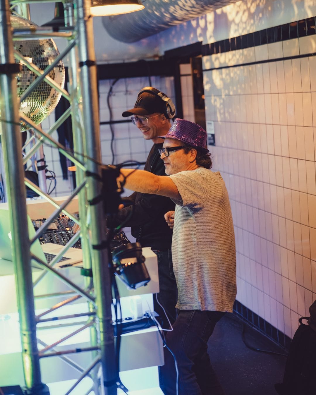 Het Amsterdamse Feest onder de Molen twee D Js