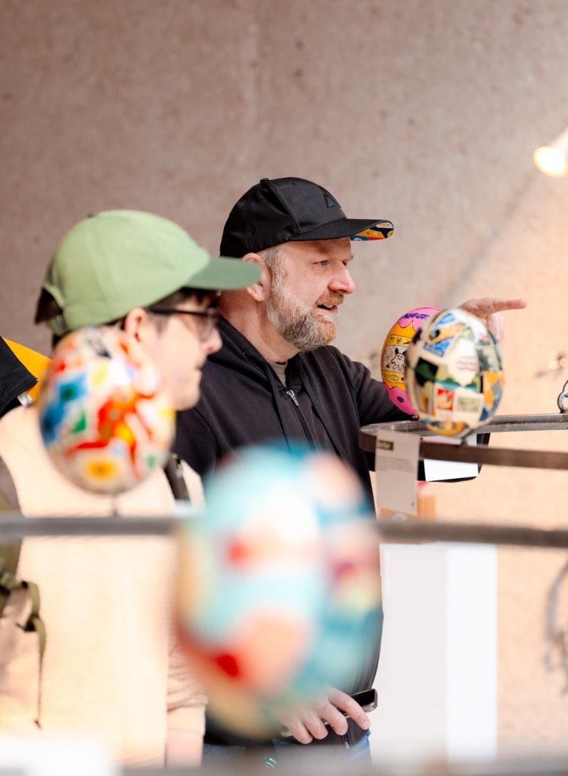 Eggshibition Brouwerij t IJ Meerdere eieren en bezoekers