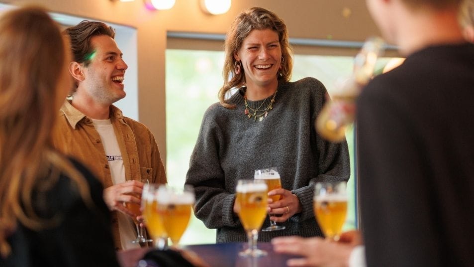 T Blauwe Theehuis boven feestje vieren
