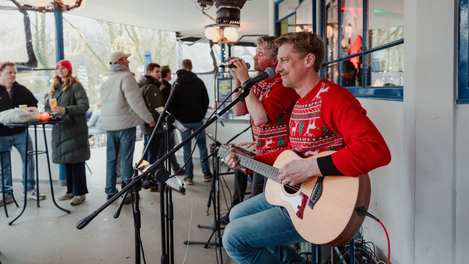 Blauwe Theehuis winter vondelland band op terras buiten
