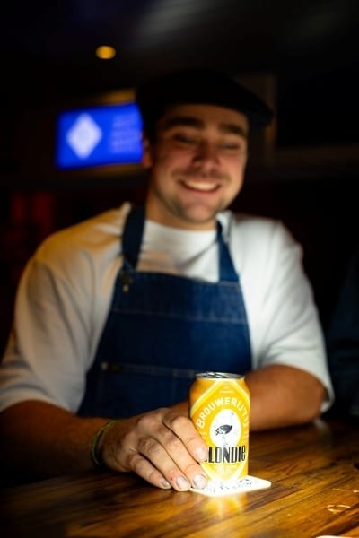 Brouwerij t IJ Blondie op tafel