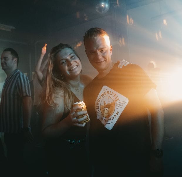 Brouwerij t IJ Blondie twee vrienden