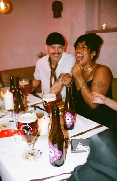 Brouwerij t IJ I Jndejaars lachen