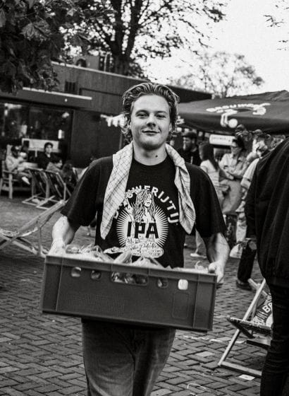 Brouwerij t IJ IPA collega met merch