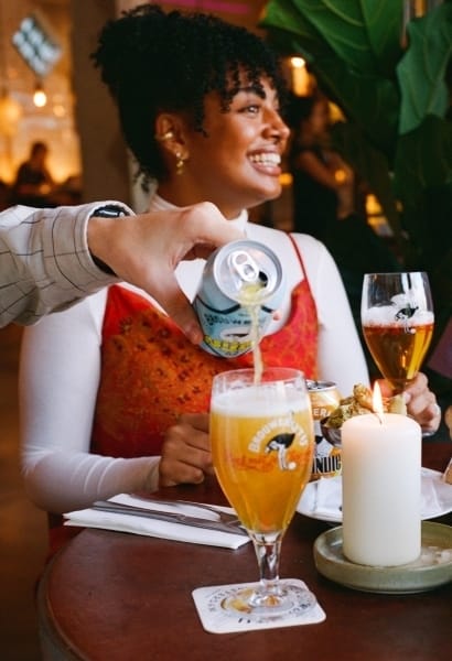 Brouwerij t IJ NIJPA inschenken