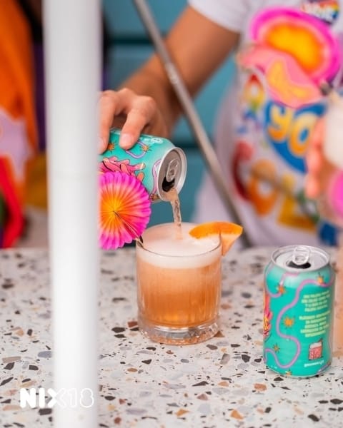 Brouwerij t IJ Panja Paloma inschenken glas