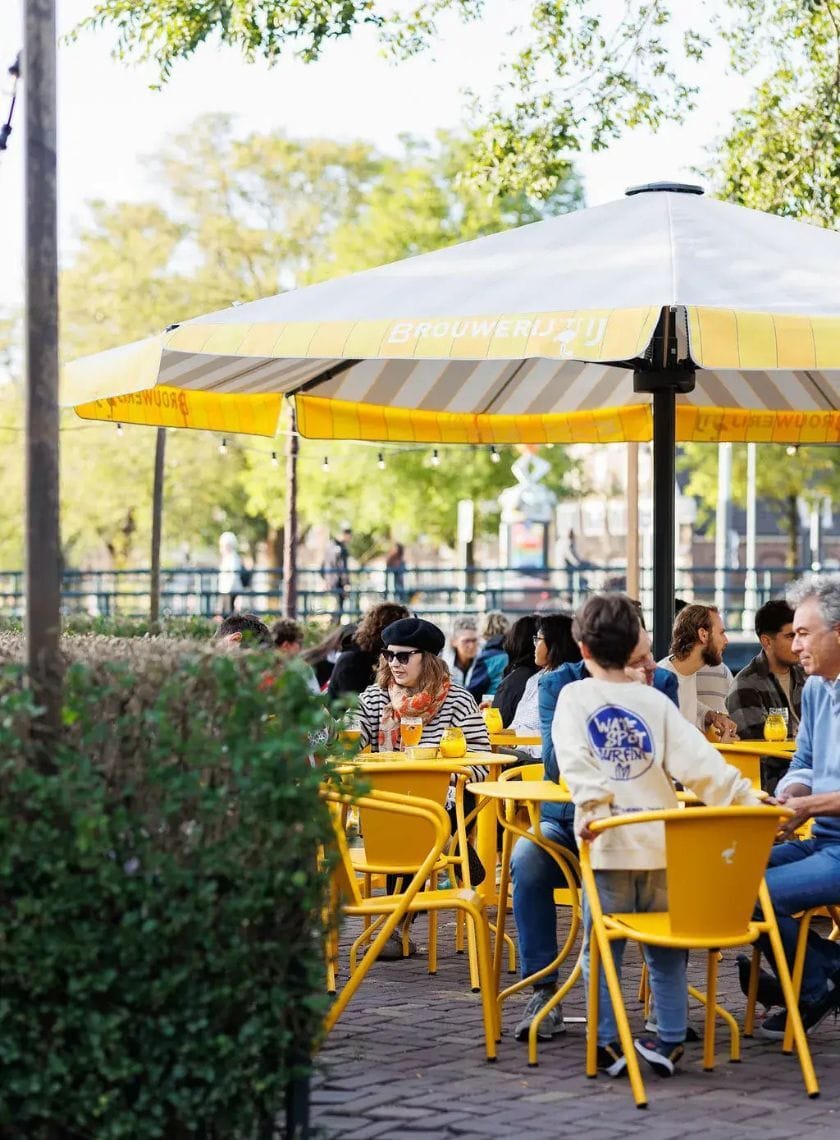 Cafe Struis buiten op het terras