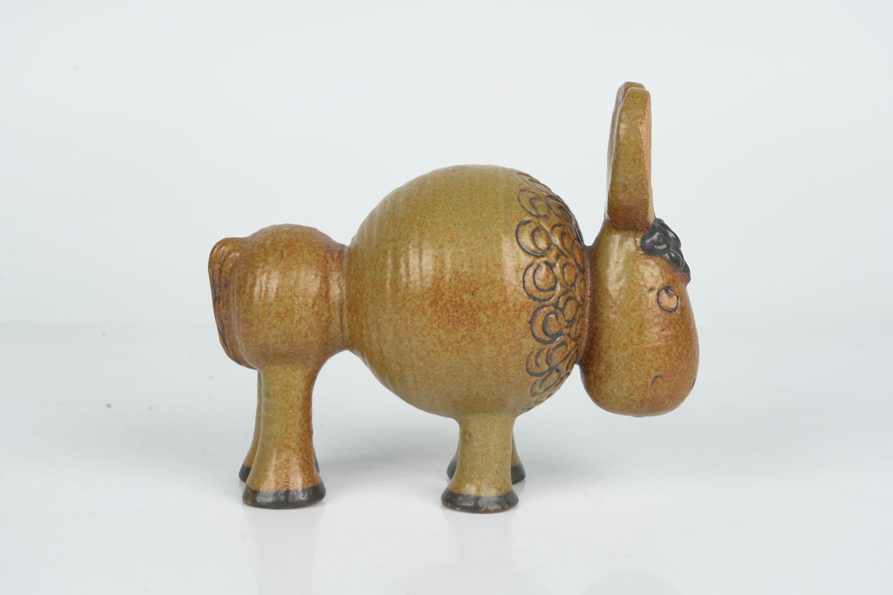 LISA LARSON, figurin, 