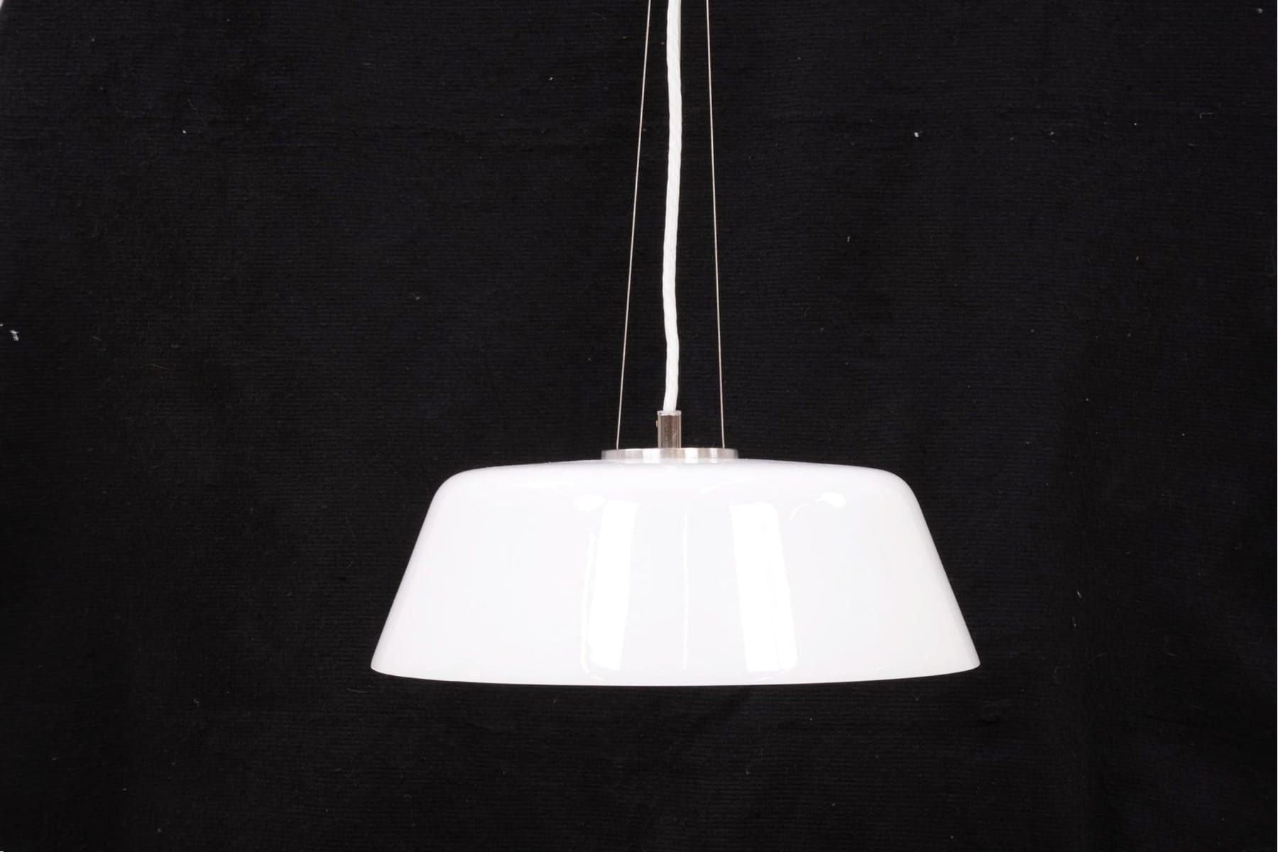 ARNE JACOBSEN (1902-1971), taklampa,