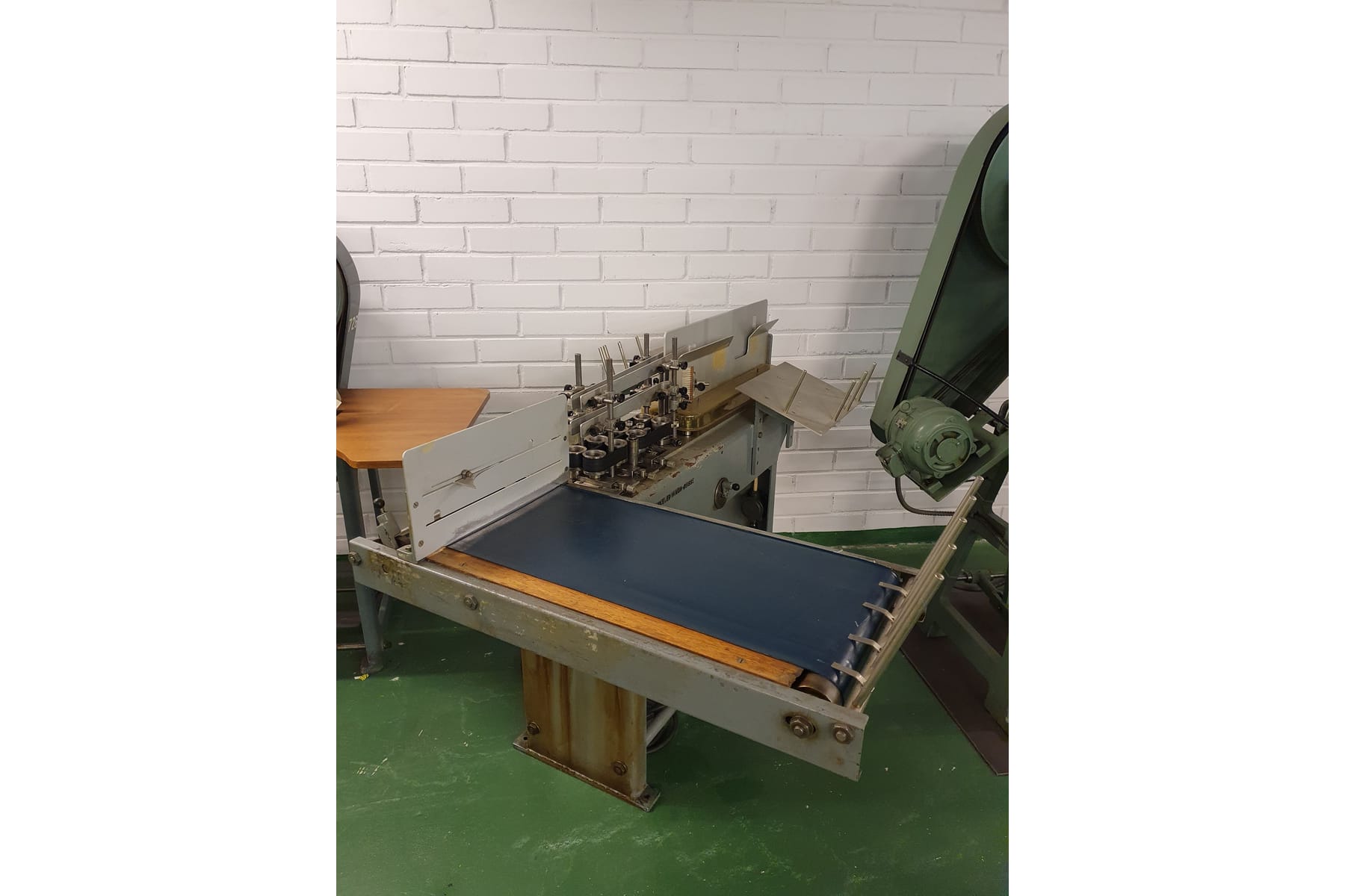 Etulehtien liimauskone. (End Sheet Gluin… | Auktion.se