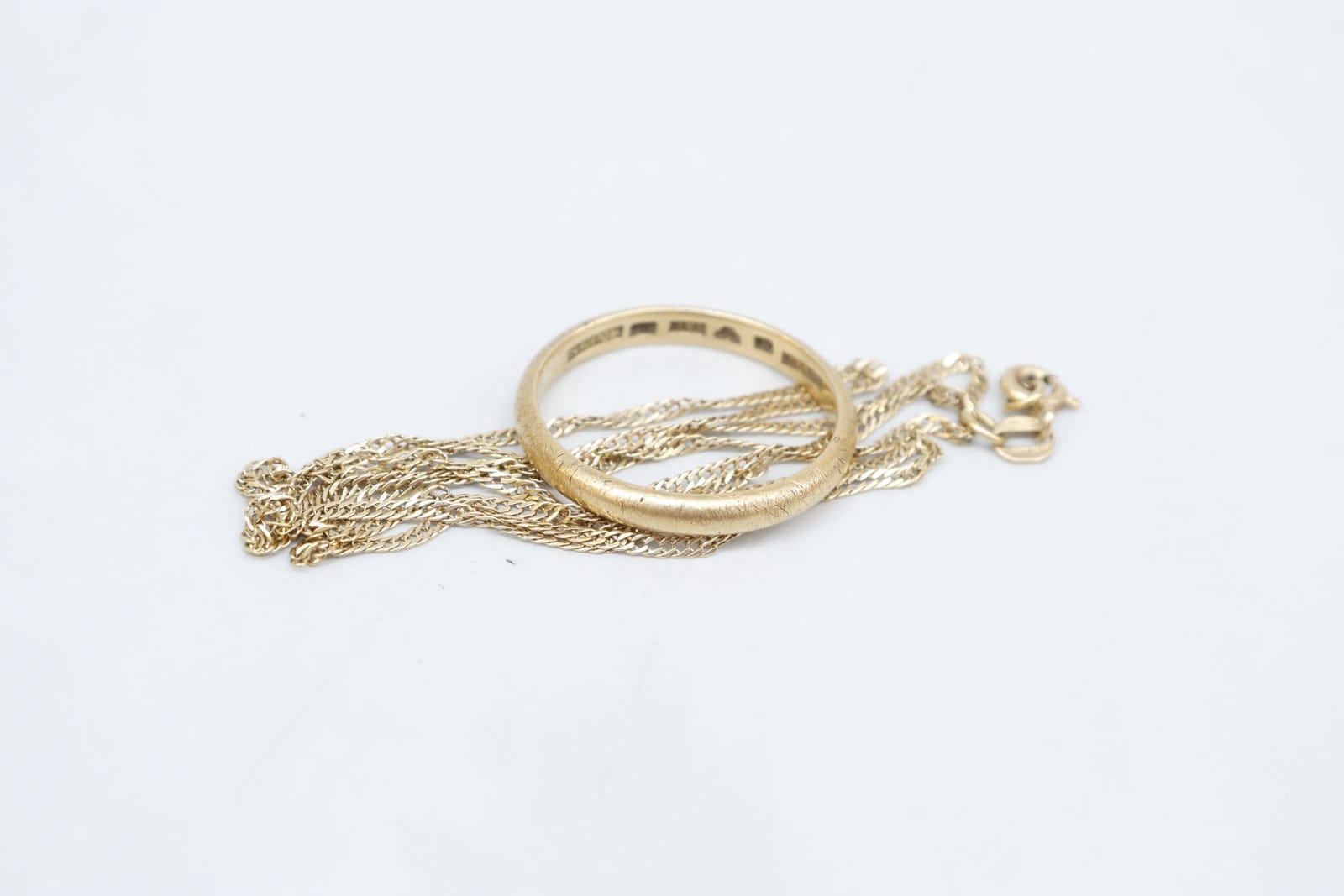 Ring och kedja, guld 18K, vikt 6.6 gram