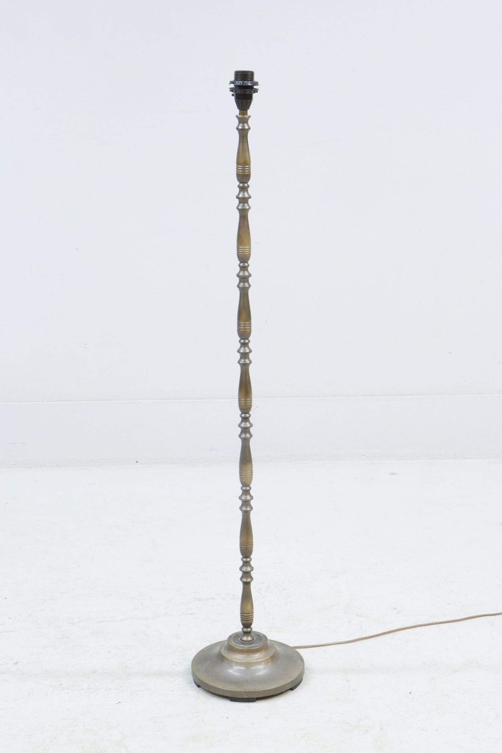 Golvlampa, Nafa, patinerad metall