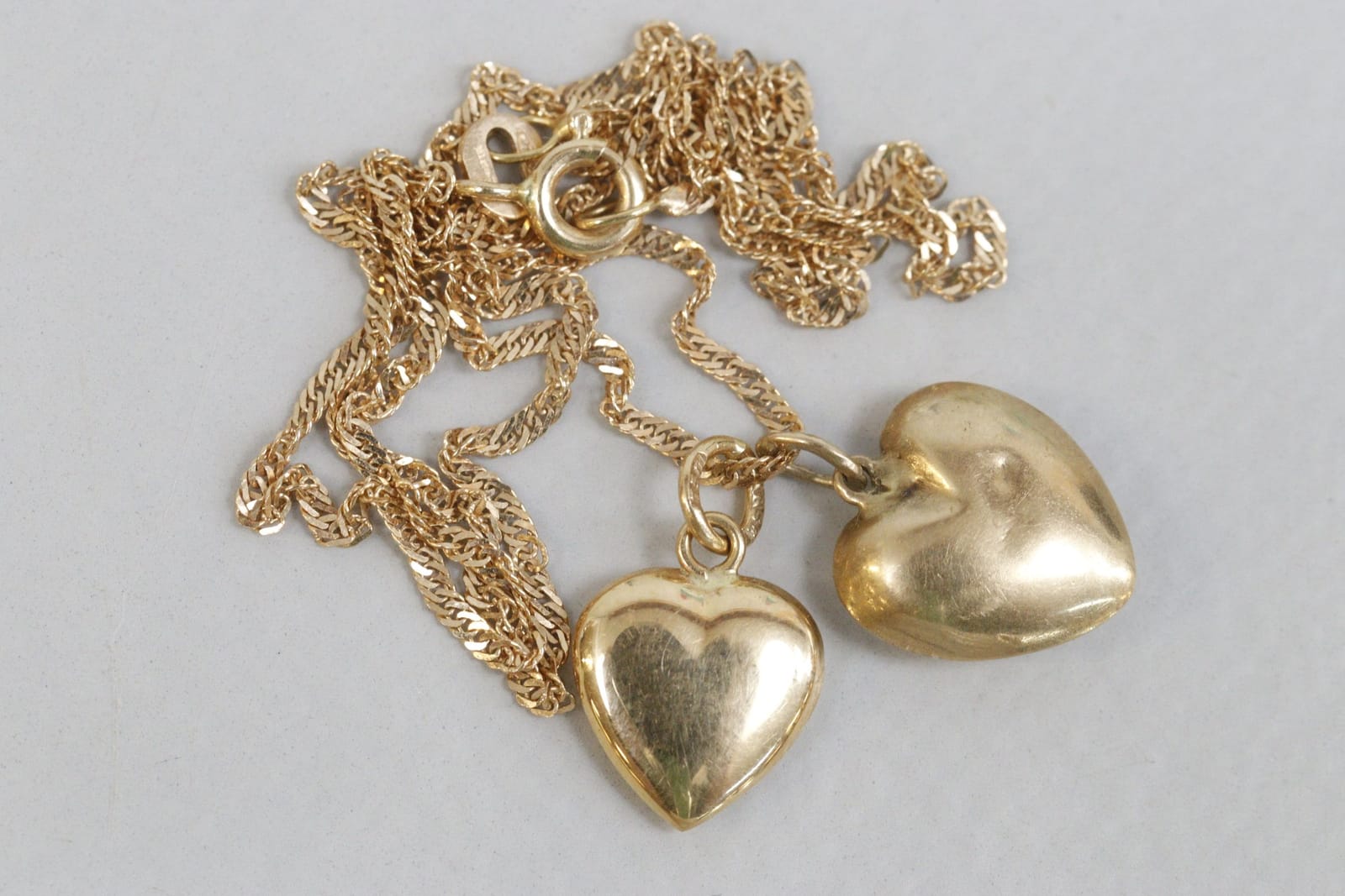 Halsband med hjärta, guld 18K, vikt 3.2 gram
