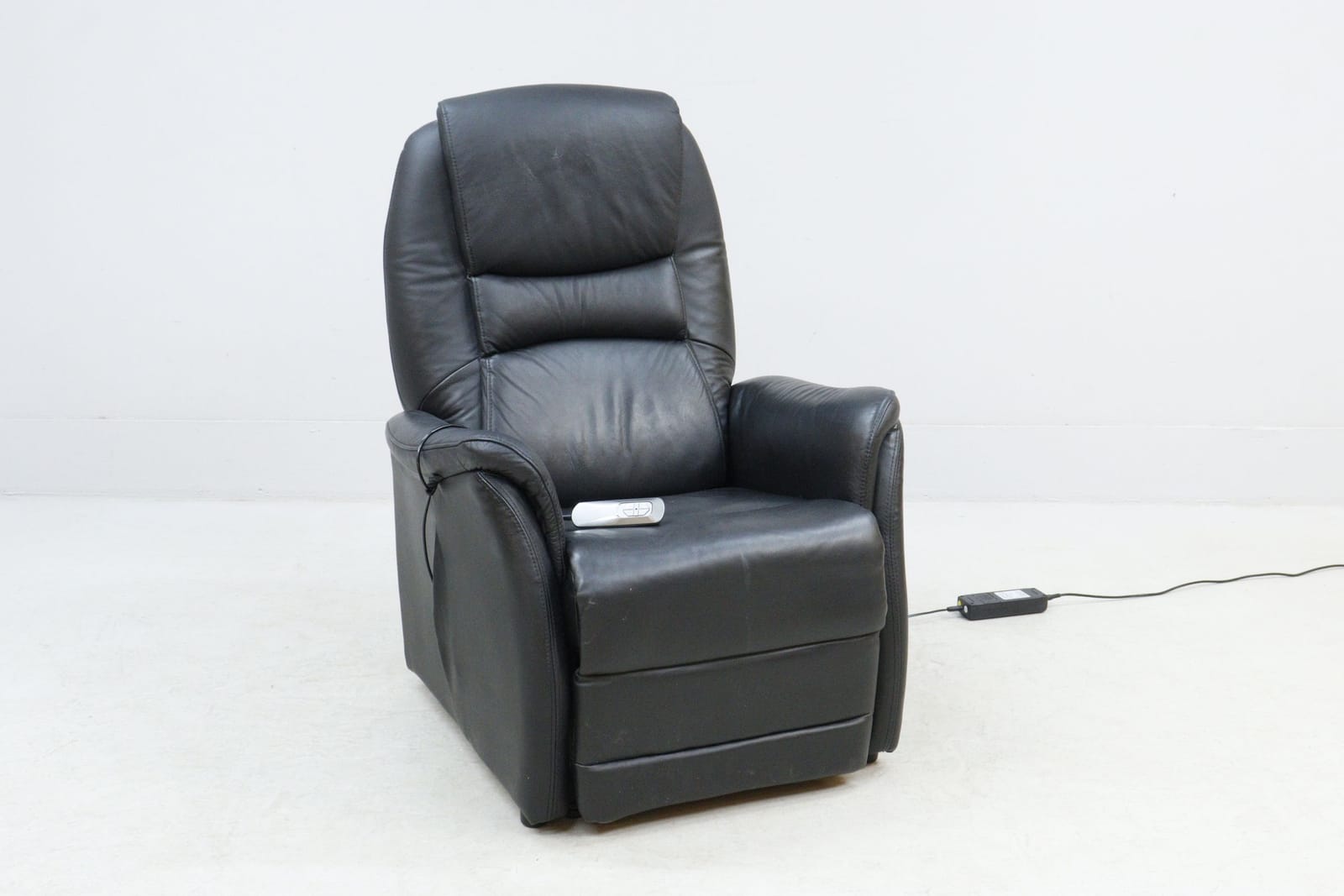Recliner, svart skinn, eldriven