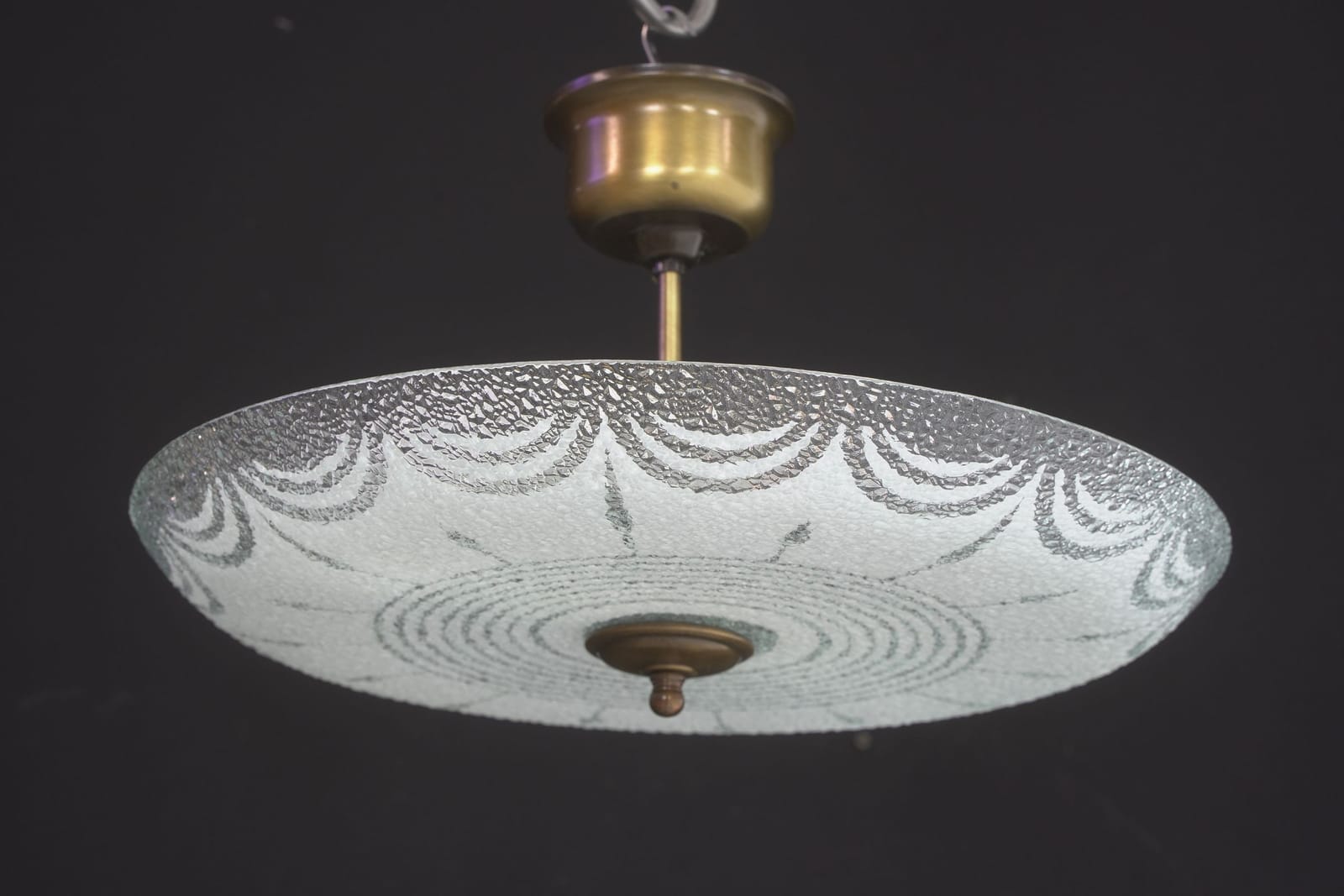 TAKLAMPA / PLAFOND, glas och gulmetall, 1900-talets andra hälft