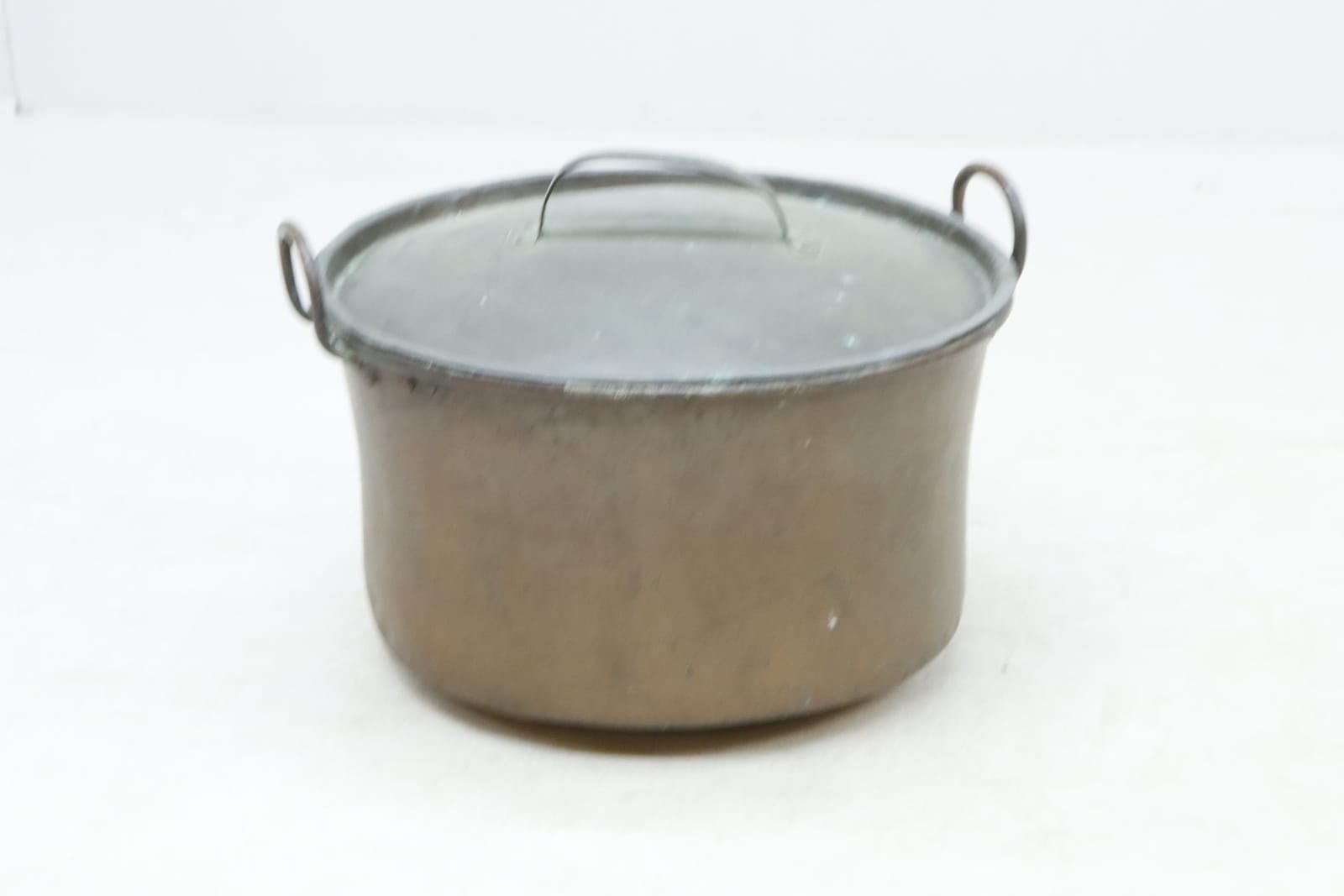 Kopparbalja med lock