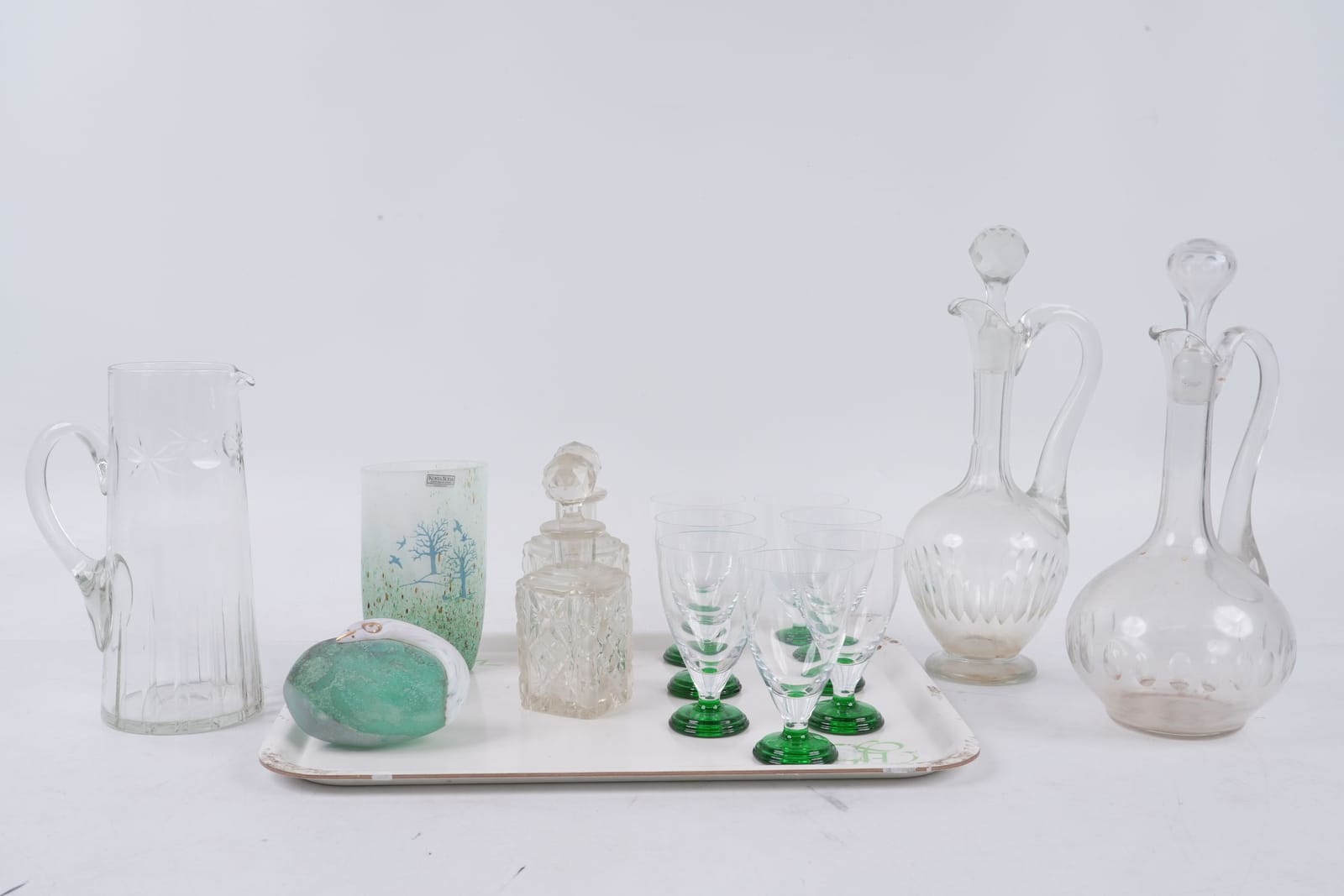 VINGLAS, konstglas, vas, kanna, samt karaffer, bl.a. Kosta Boda