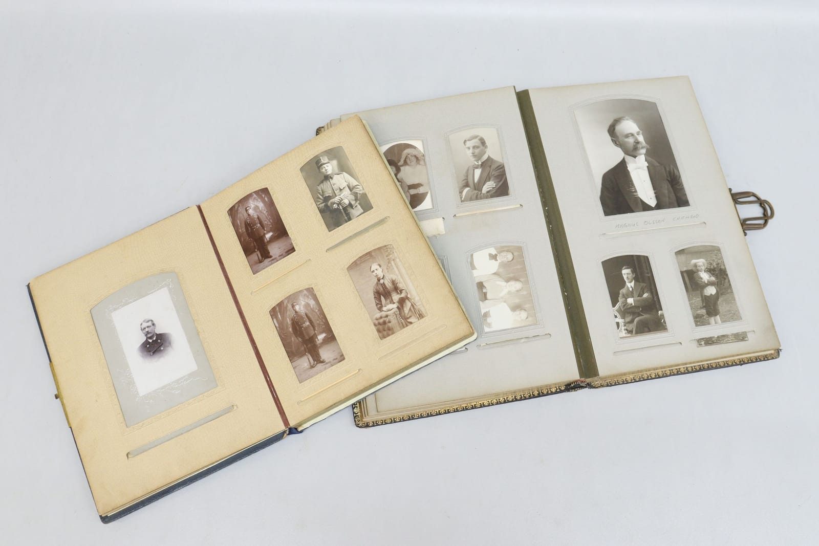 Äldre fotoalbum, 2st
