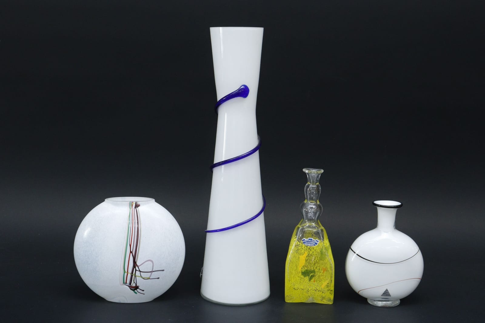 Vaser, 4st, glas, bla Bertil Vallien och Skansen