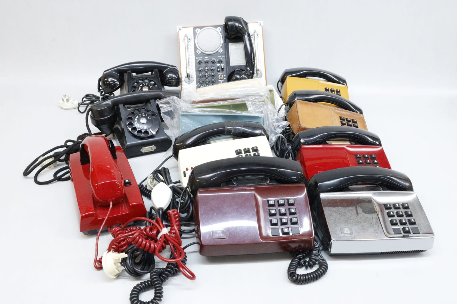 Diverse telefoner och skal