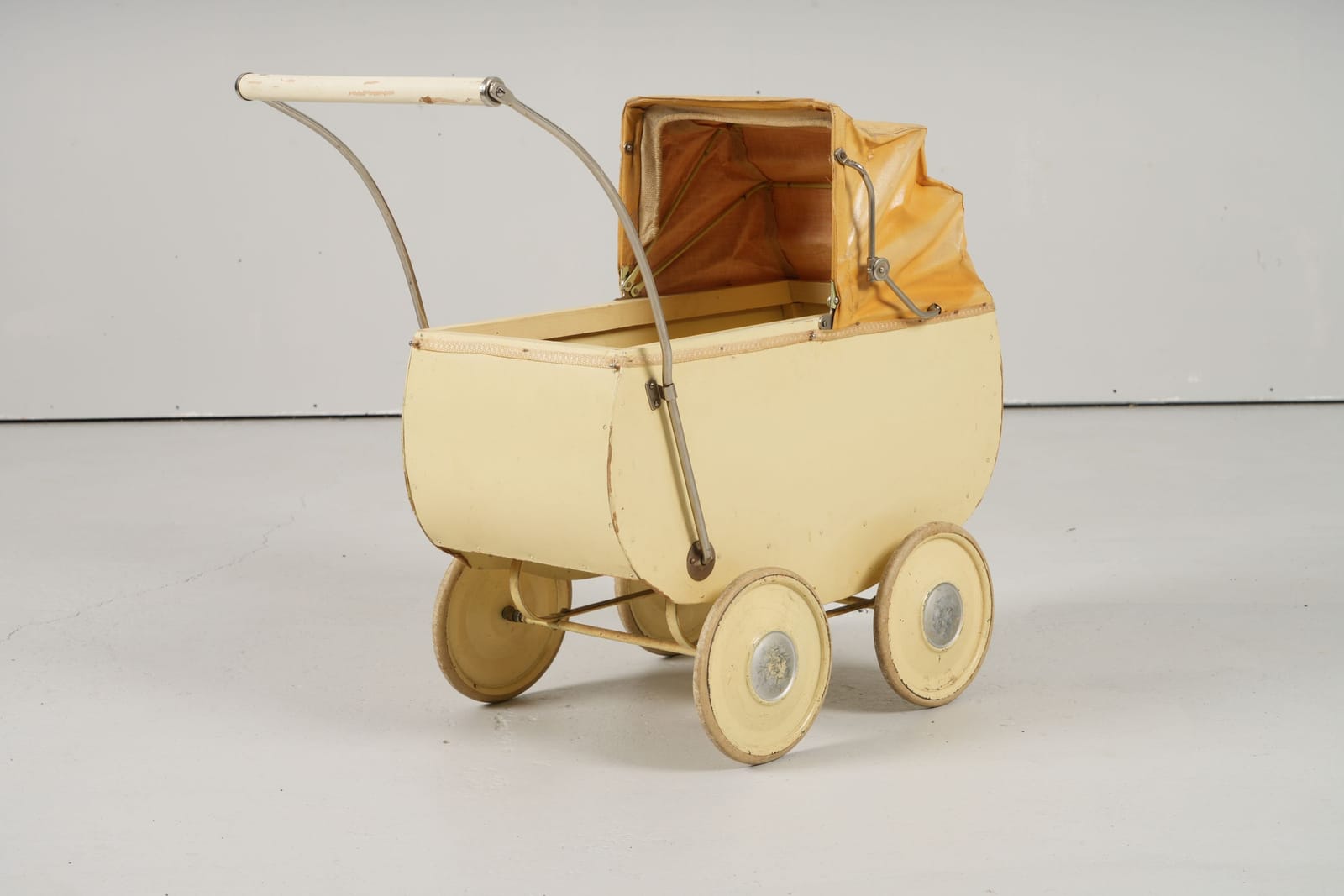 DOCKVAGN MED SUFFLETT, 1900-talets mitt