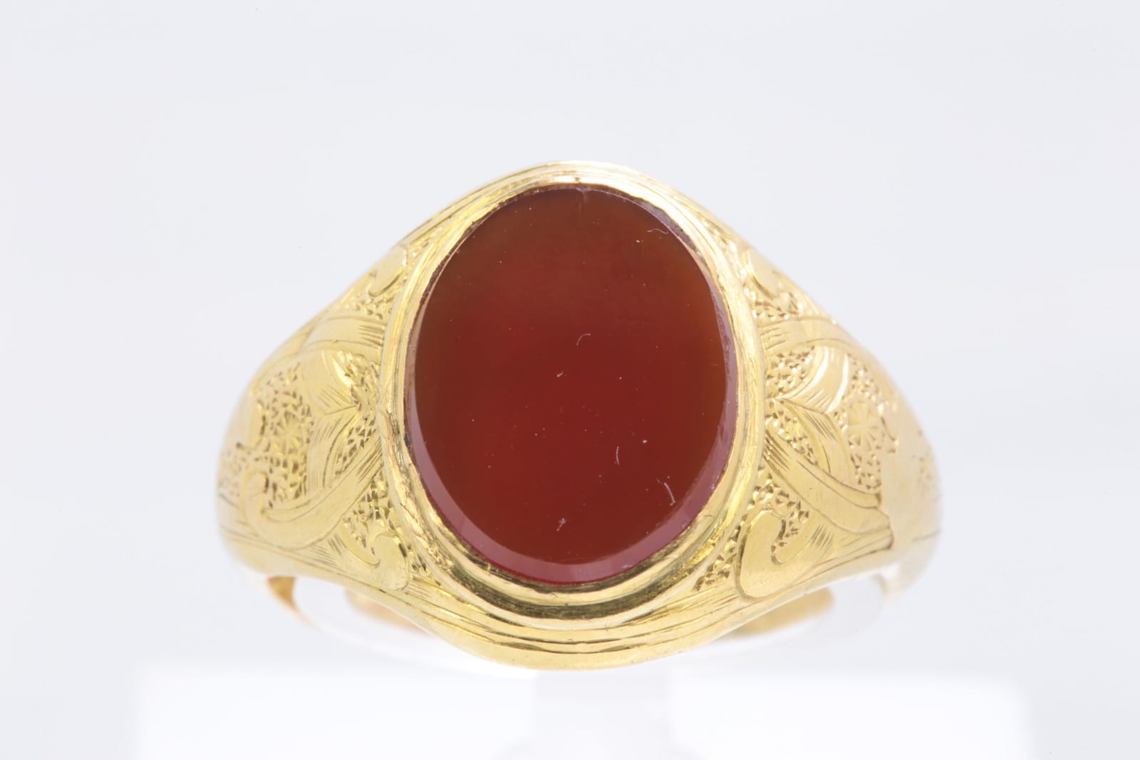 HERMAN FERDINAND LINDSTRÖM, klackring med karneol, guld, 18 k, ca 3,90 g, Sala, ca 1883-1891