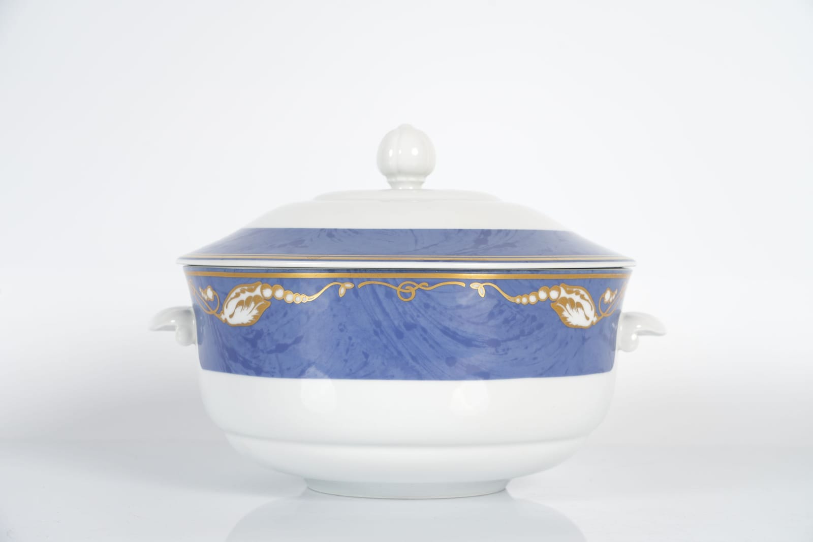 SOPPTERRIN, "Blå magnolia", Royal Copenhagen