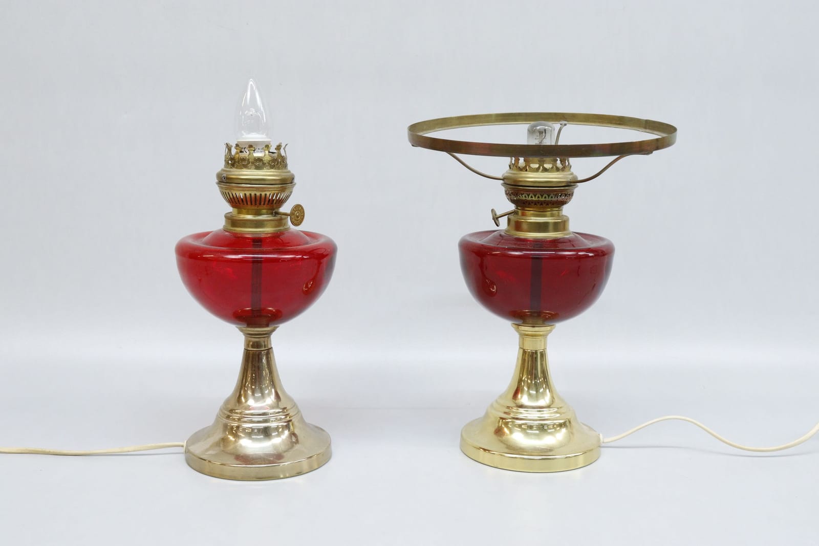 Bordslampor, 2st, mässing med rött glas