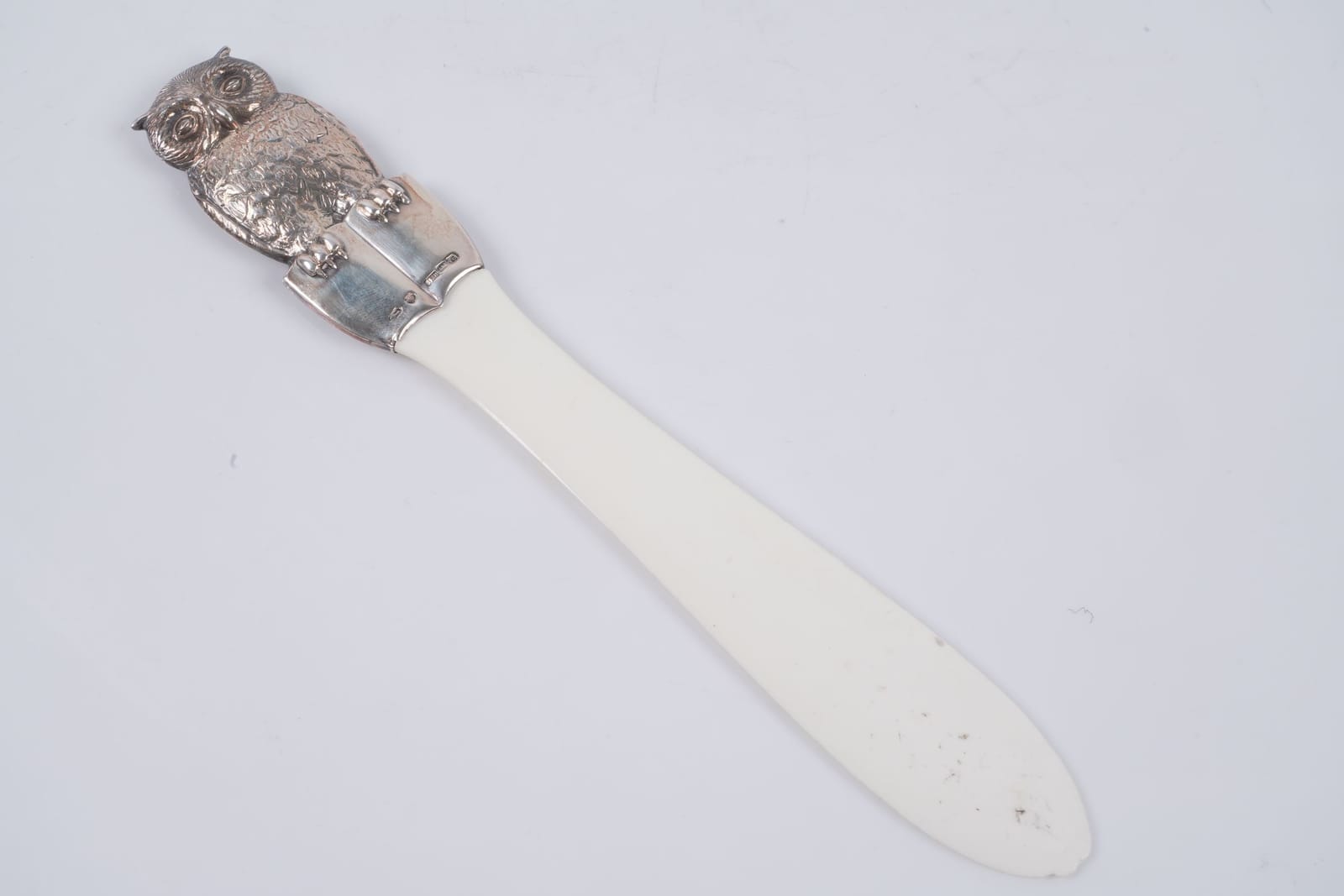 BREVKNIV, dekor i form av uggla, silver, Finland