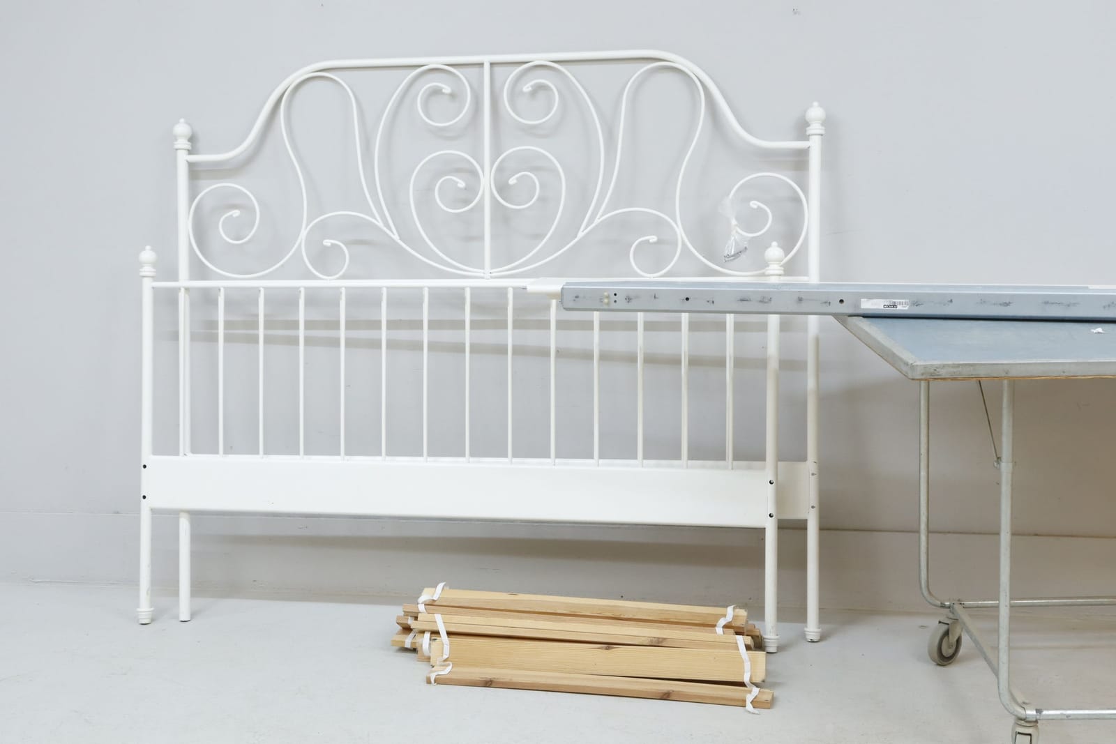 Sängram, "Leirvik", Ikea, med ribbor, metall
