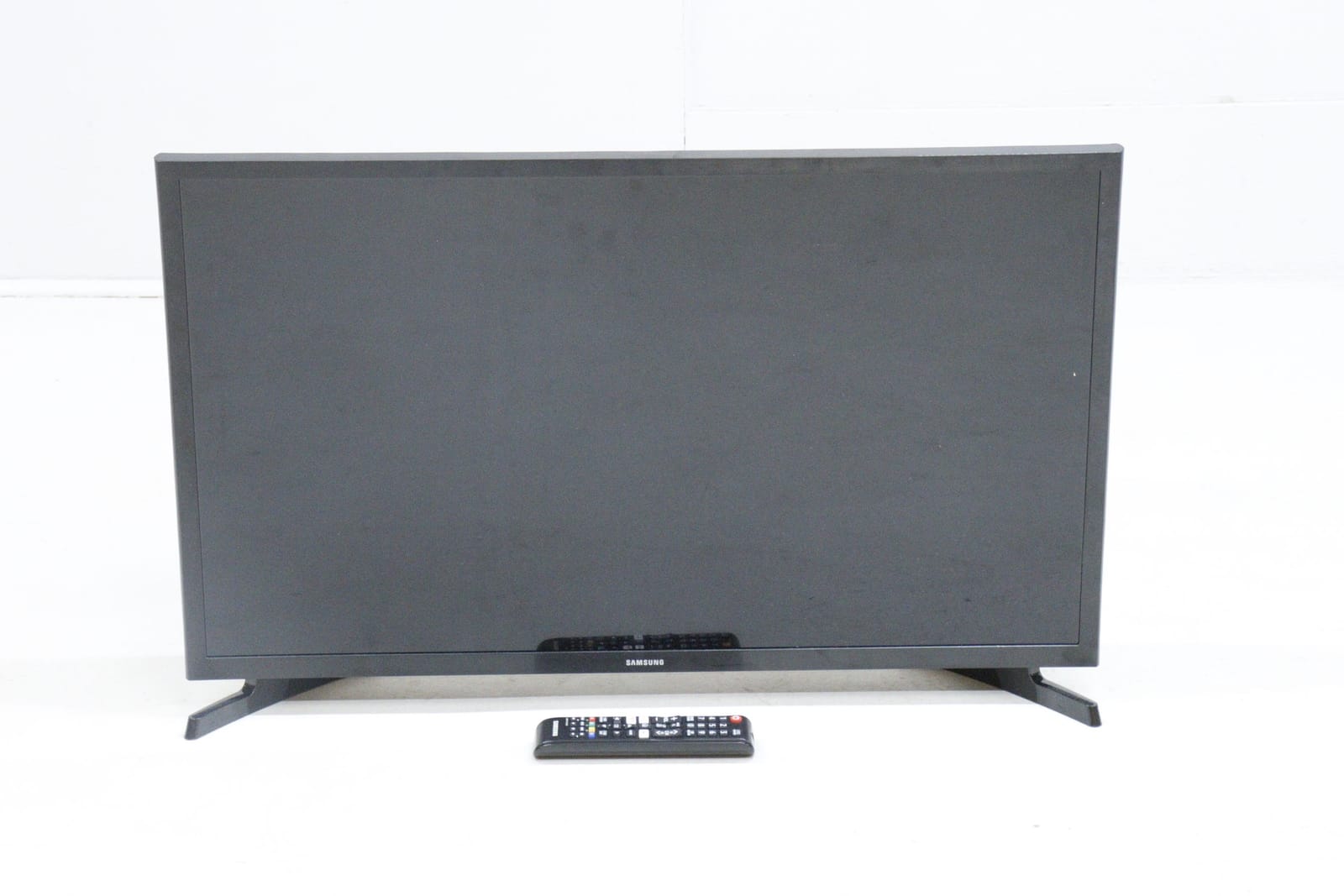 TV, 32", Samsung, med fjärrkontroll