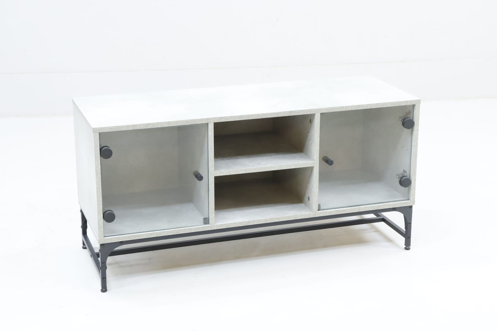 Sideboard, betongimitation, glasdörrar