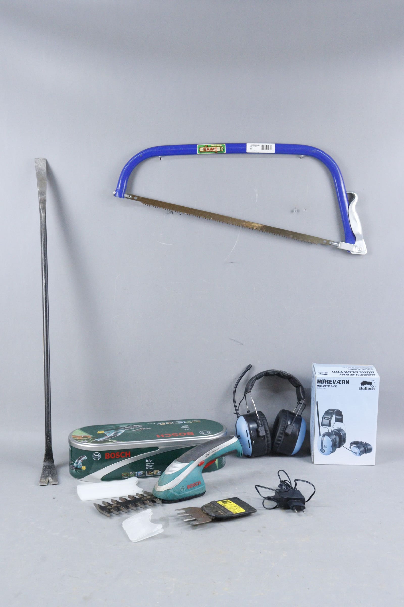 Häcksax, hörlurar med radio, kofot mm
