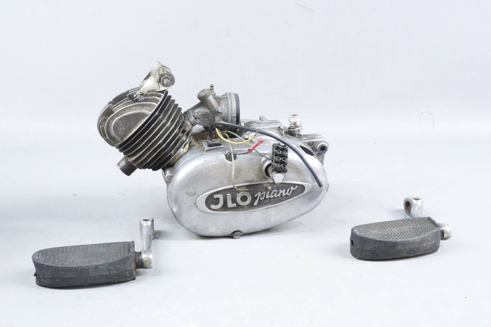 Mopedmotor, JLO Piano och pedaler