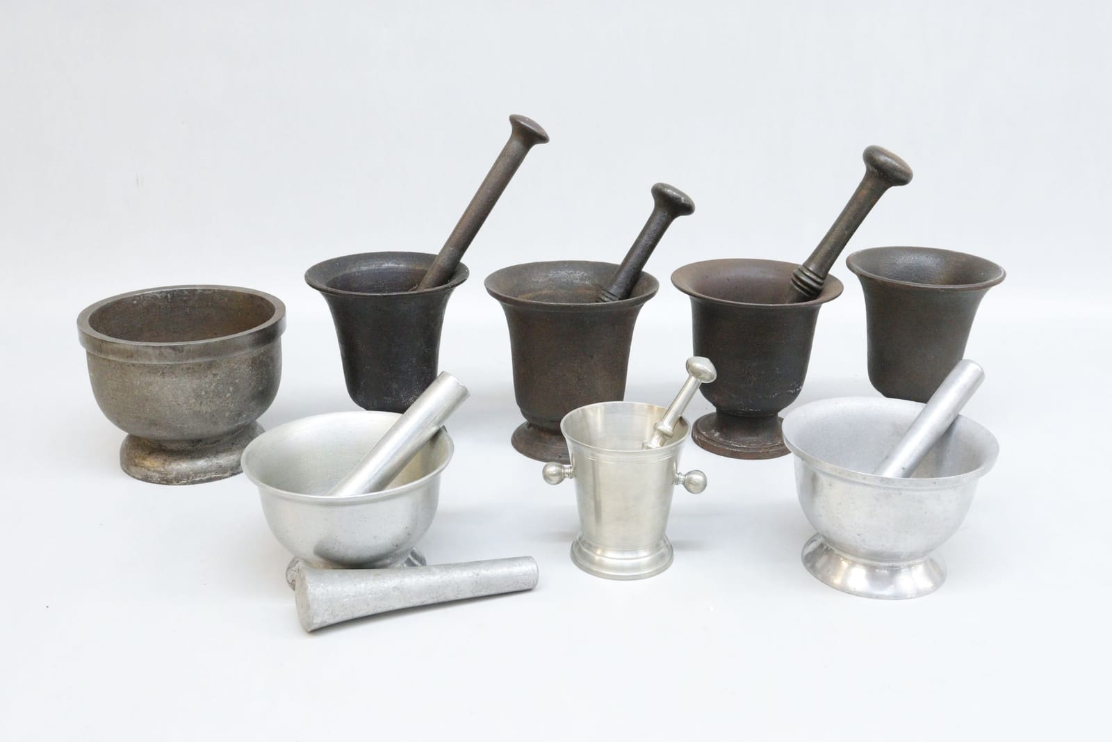 Mortlar, 8st, gjutjärn, tenn och aluminium
