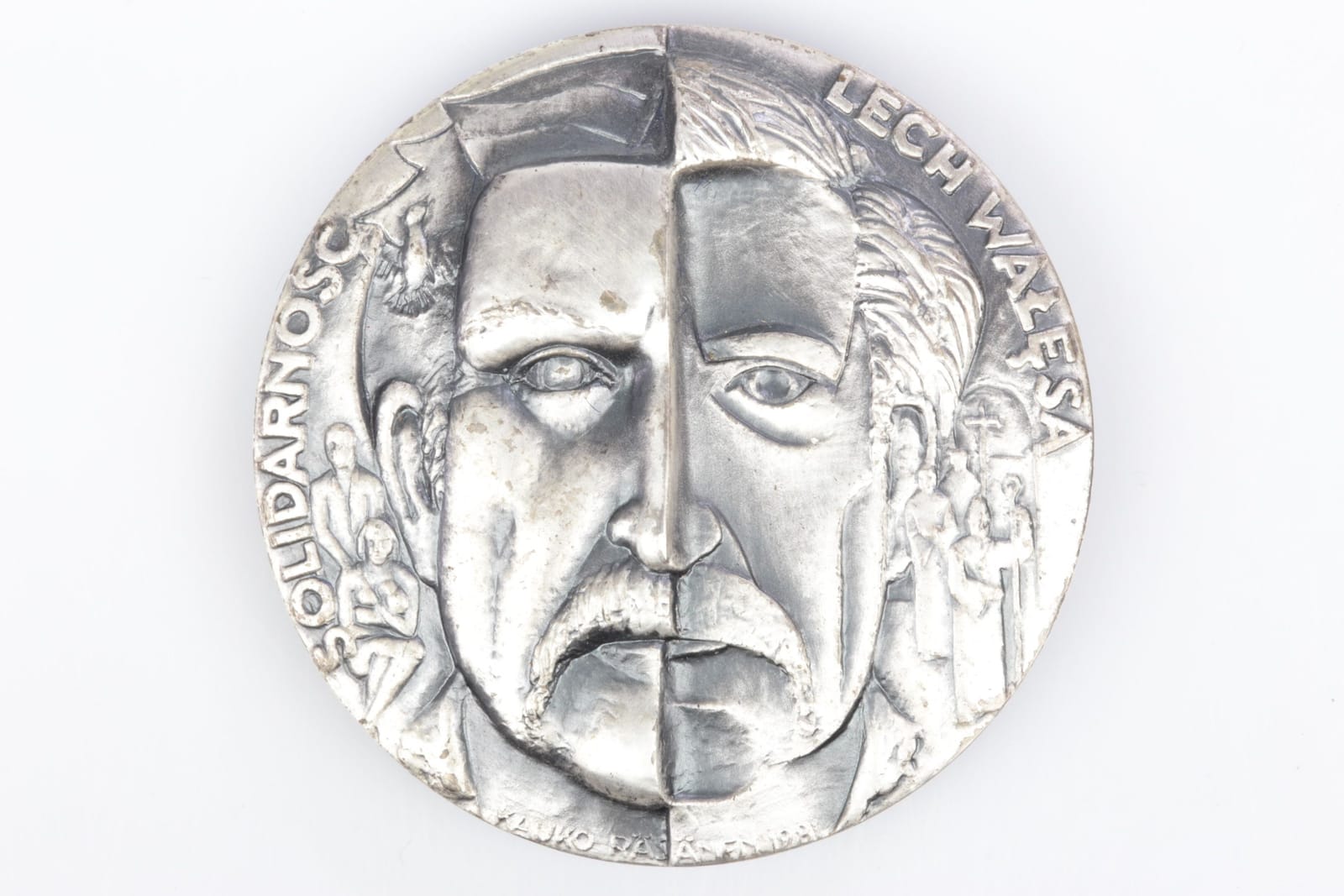 MEDALJ, silver, "Lech Walesa", formgiven av Kauko Räsänen, Finland, 1981, ca 73,61 g