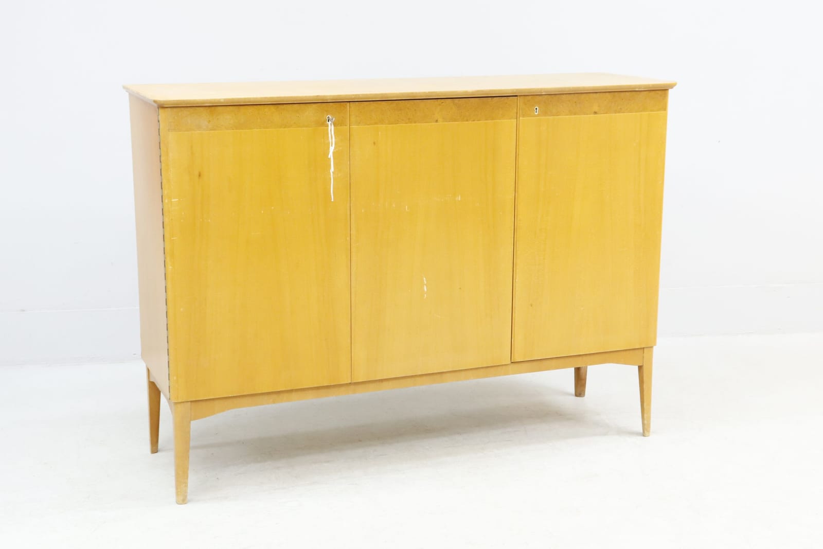 Sideboard med vikdörr, 1940-tal