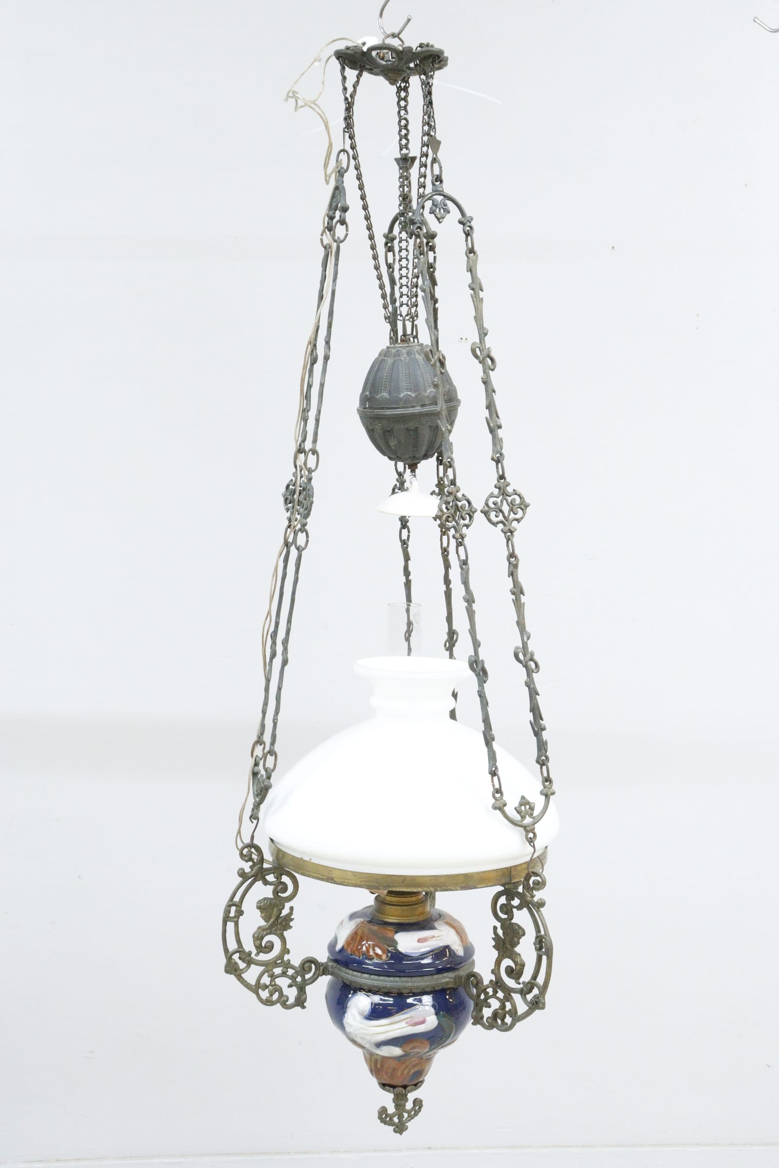 Fotogenlampa, majolika, med el indragen
