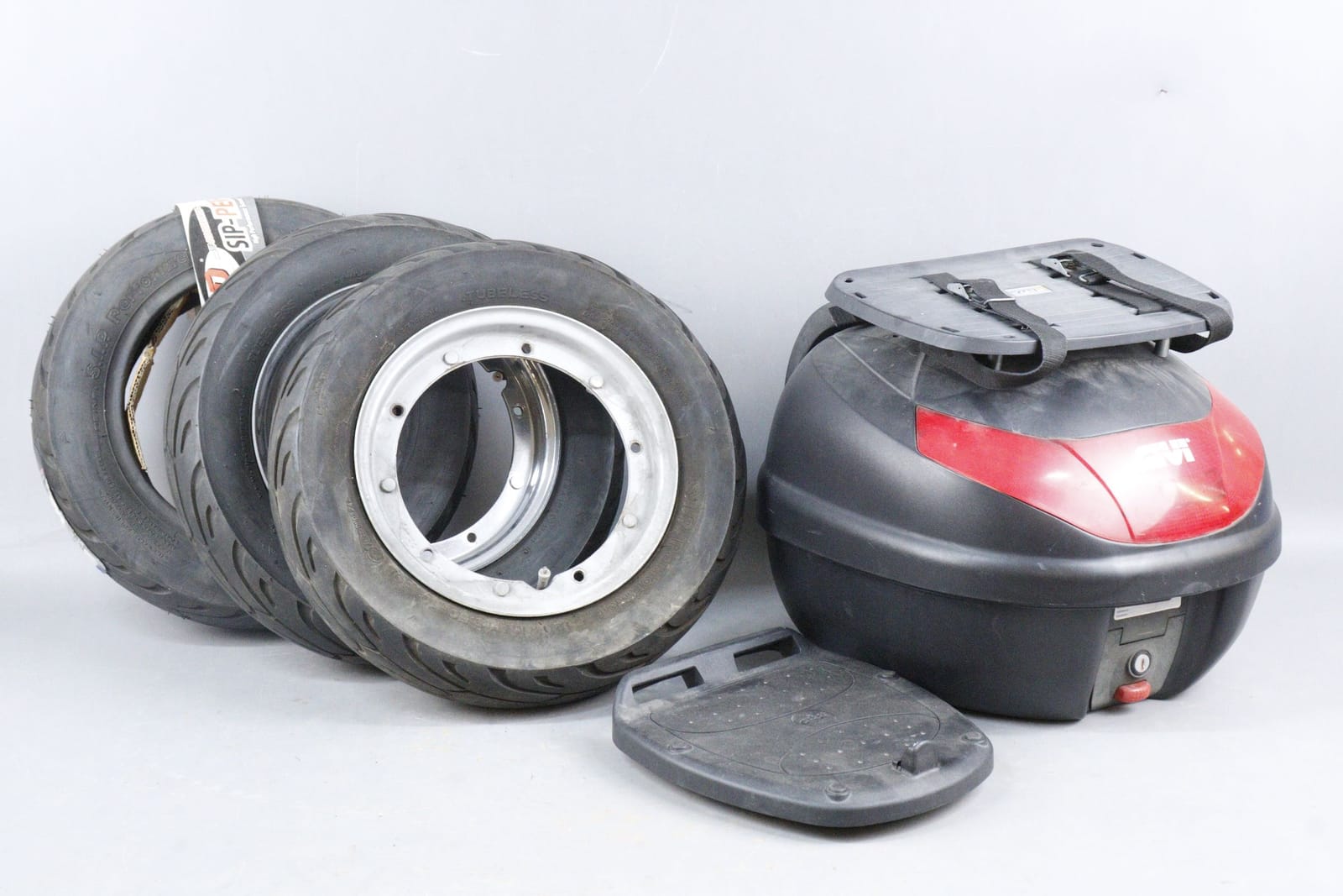 Scooterdäck, 3st, samt toppbox