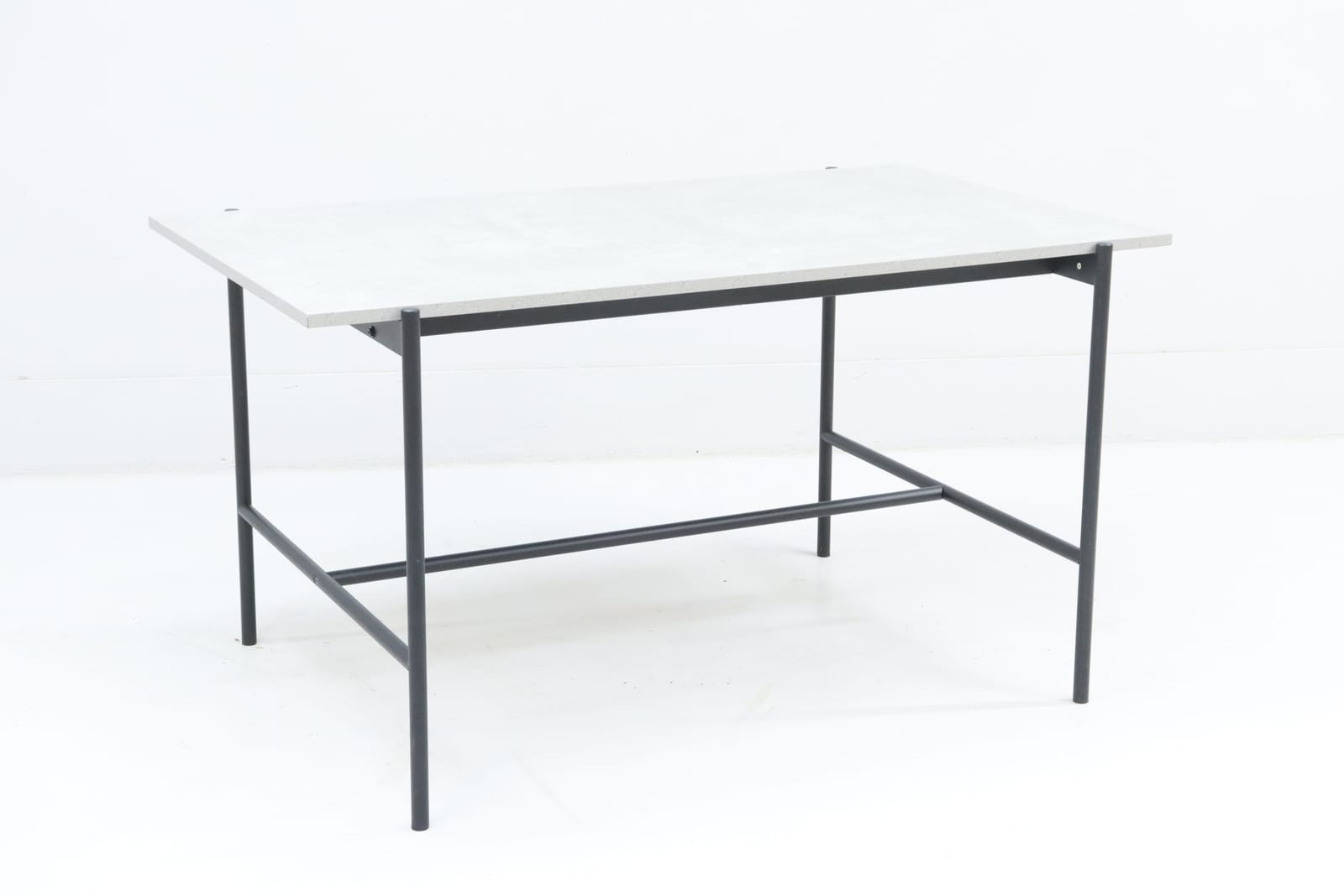 Matbord, betongimitation