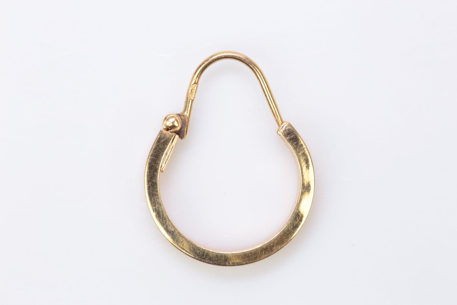 ÖRHÄNGE, enskilt, guld, 18 k, ca 0,56 g, Uno-A-Erre, Arezzo, Italien