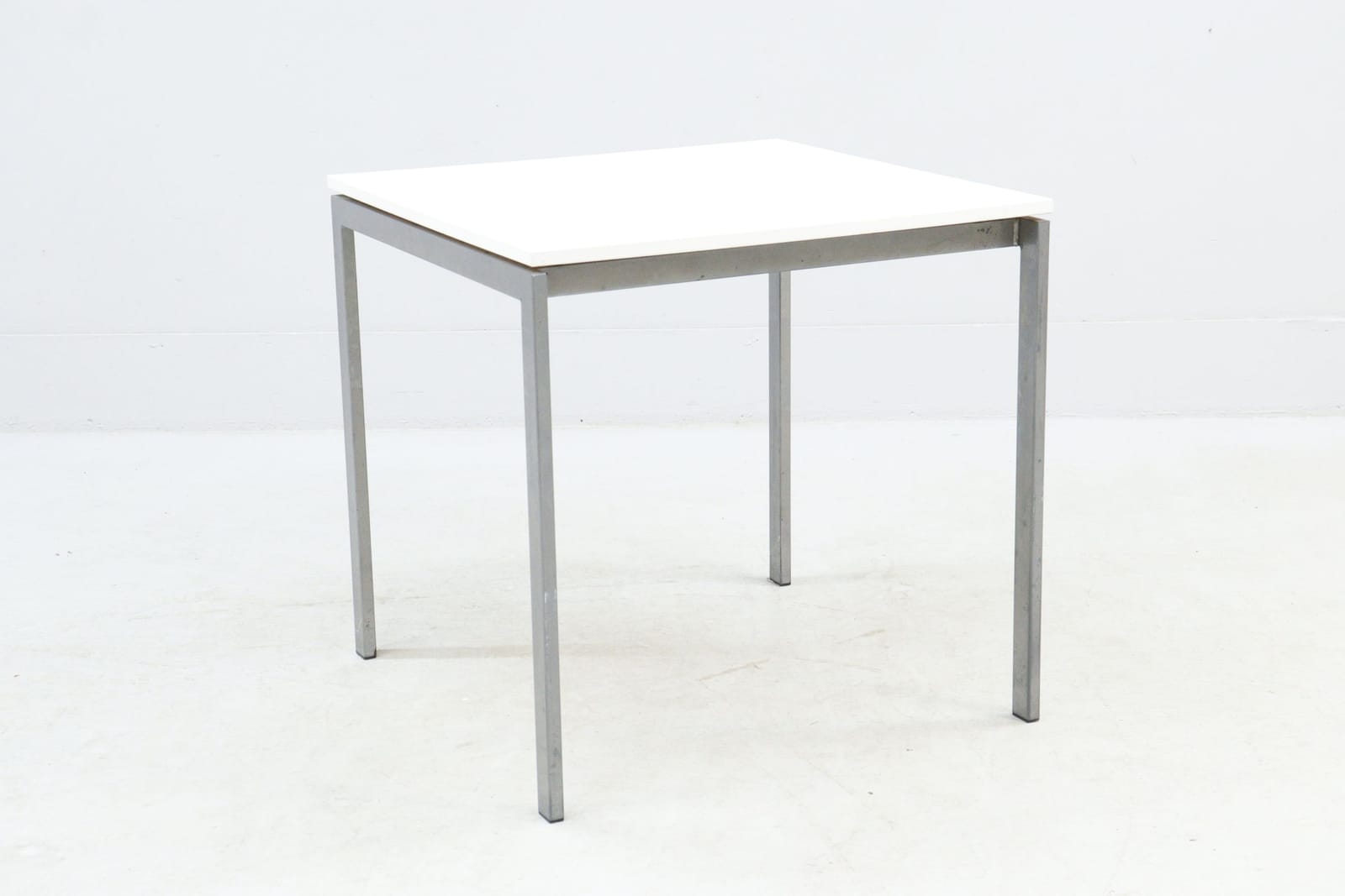 Matbord, "Mella", Ikea, vitt laminat med metallben