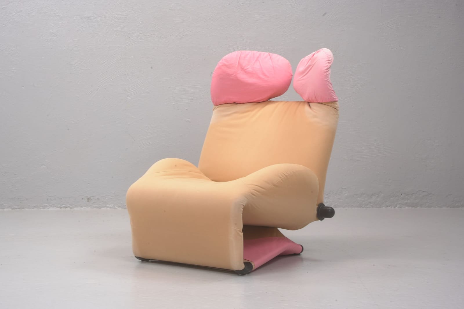 TOSHIYUKI KITA (1942), fåtölj, med inbyggd fotpall, "Wink", för Cassina, 1980-tal