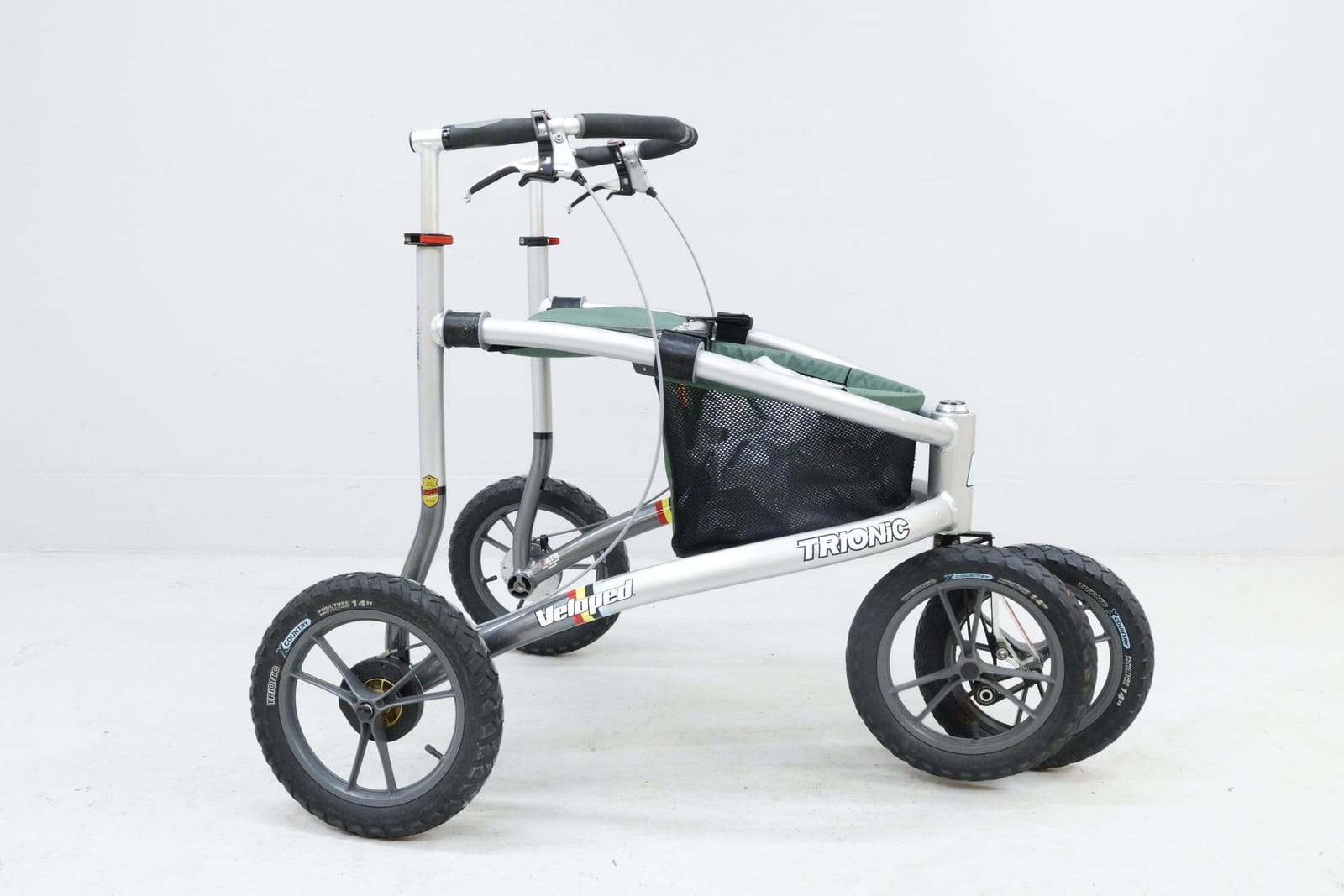 Rollator/Veloped, Trionic Jakt 14er, terränggående rollator, med vapenfodral, ryggsäck och överdrag