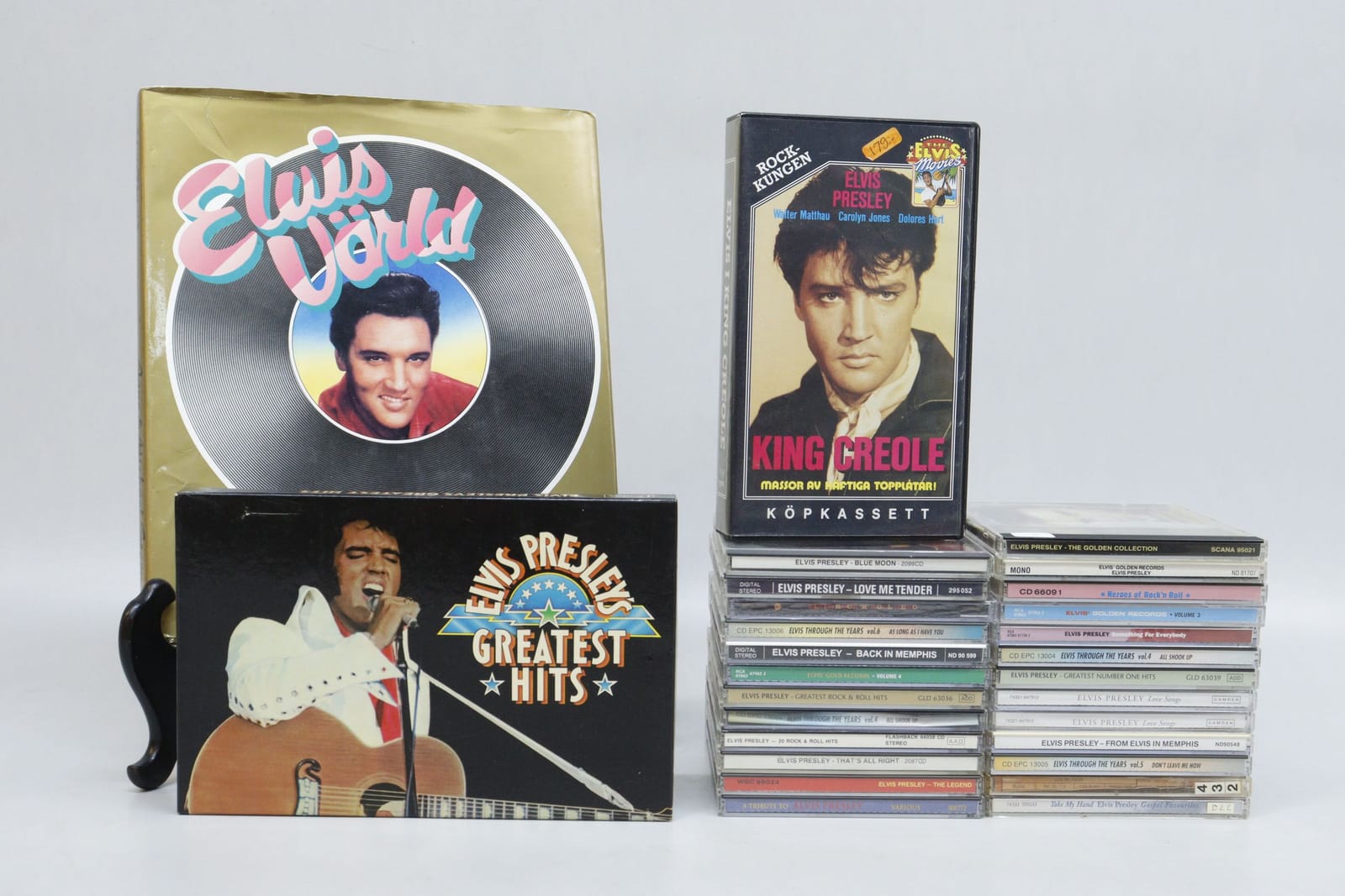 Elvis Presley CD-skivor, bok, kassetter och VHS-band