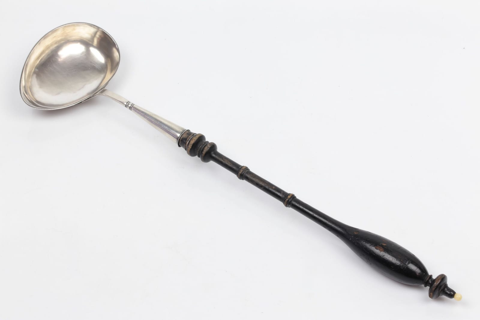 ANDERS GUSTAF ANDERSSON, soppslev, silver med handtag i trä, knopp i ben, Eskilstuna, 1886